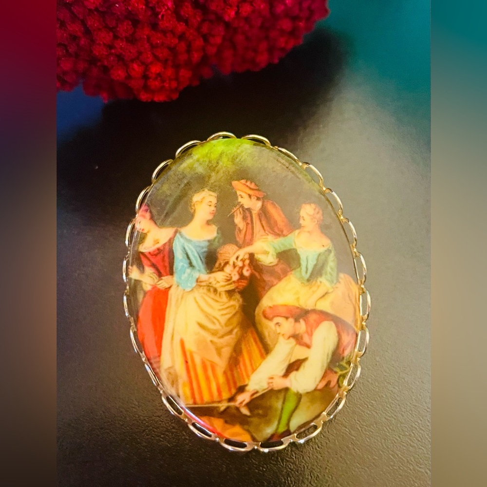 Vintage Cameo Style Courting Brooch